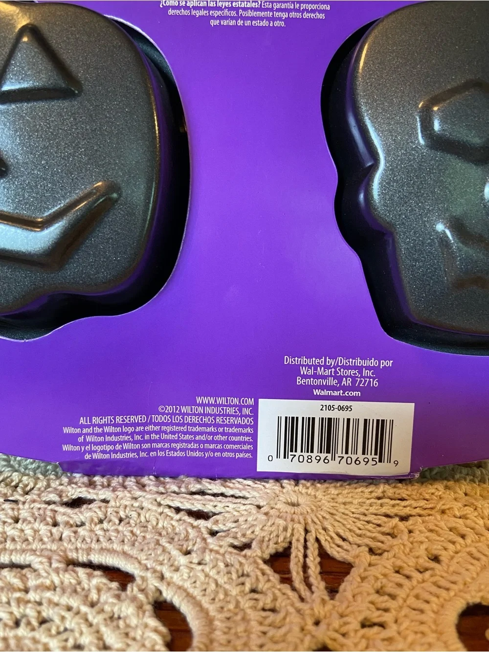 WILTON Halloween Mini Cake Pan Skulls Pumpkins 6 Cavities Holiday Baking NEW